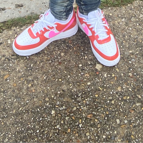 pink and white and red shoe - Picture 3 of 4